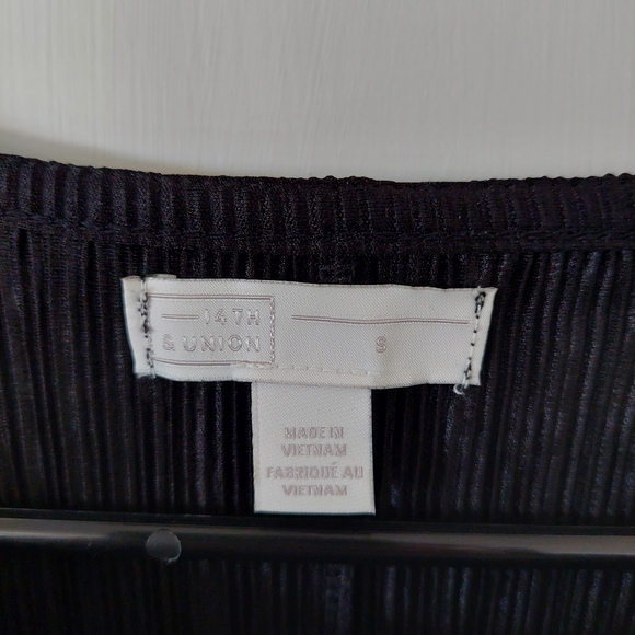 14th & Union Black Top - Picture 7 of 7